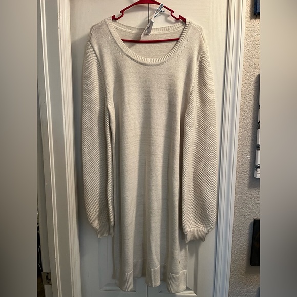 Southern Tide Dresses & Skirts - Southern Tide Sweater Dress. Size large. New with tags. Perfect condition.